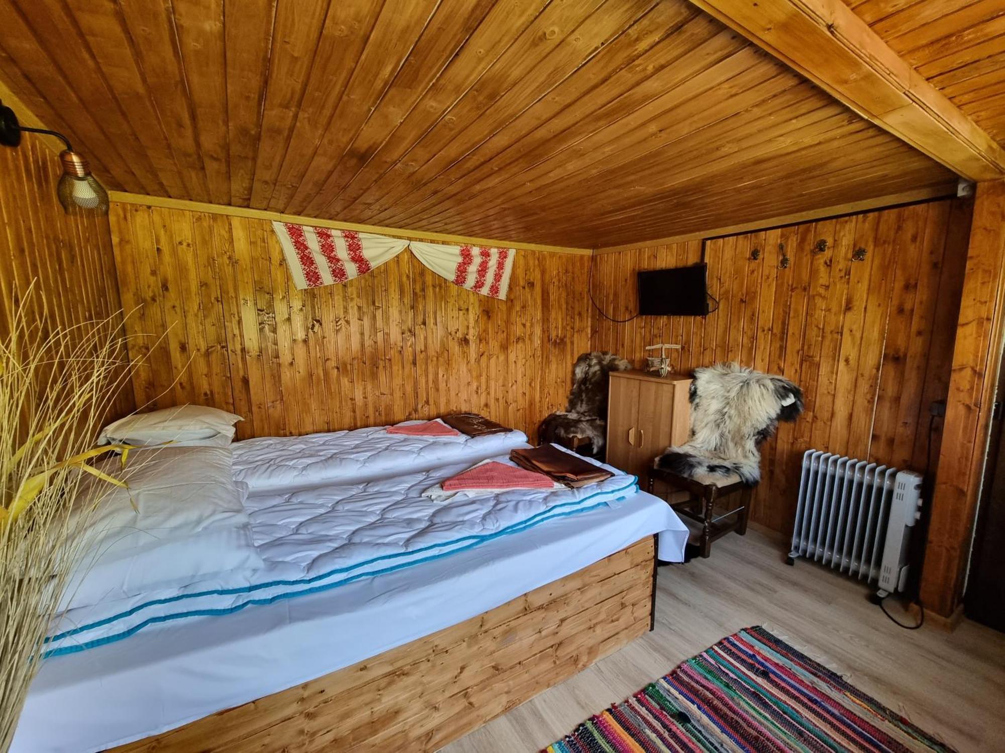 Langa Stana Hotel Curtea de Argeş Kamer foto