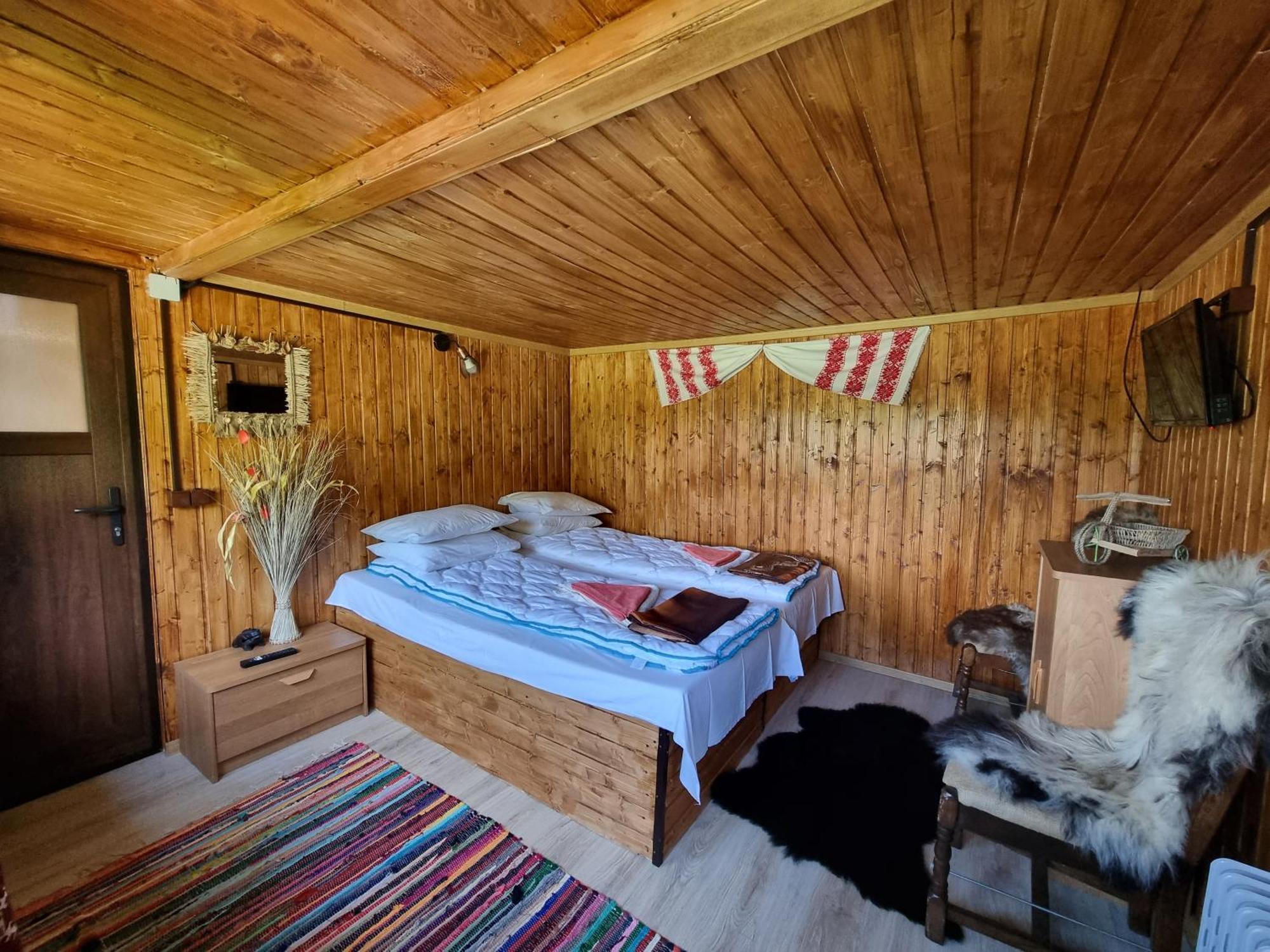 Langa Stana Hotel Curtea de Argeş Kamer foto